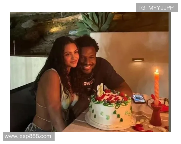 热火与湖人第二场精彩回放全景解析及赛后精彩瞬间回顾 热火与湖人第二场精彩回放全景解析及赛后精彩瞬间回顾